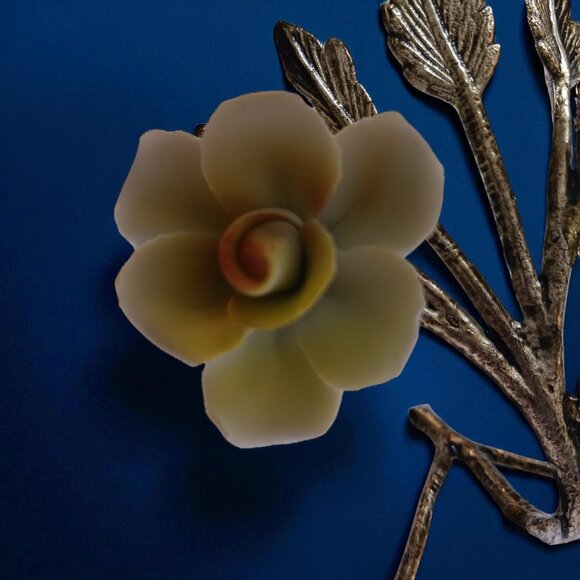 Capodimonte-Style Porcelain Yellow Rose Floral Sculpture – Made in Italy - Picture 9 of 11